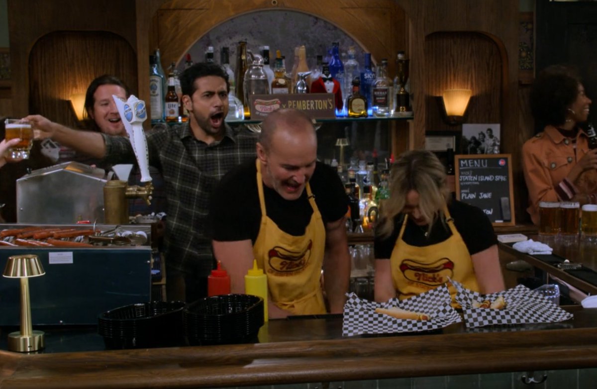 Woooo 2x13 was HEAVY on Sid x Sophie. The most we've ever had. Apart from the hug, we have Sid being the only person in the group apart from Sophie who was DIRECTLY involved in the plot with her dad. No way that's a coincidence. I mean, look at him looking at them #HIMYF