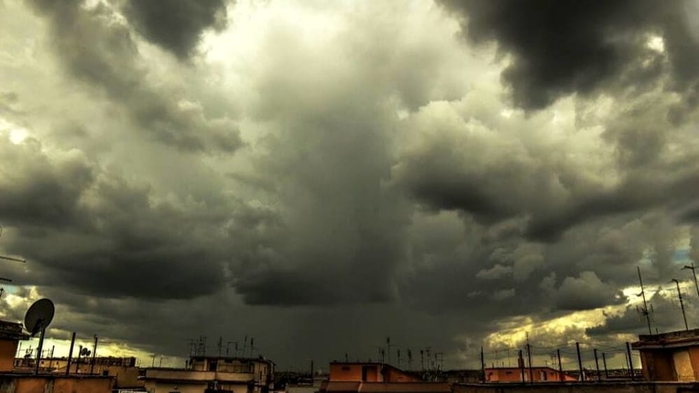 Nubifragio a nord di Roma: chiuso tratto della via Salaria dlvr.it/SprHK5