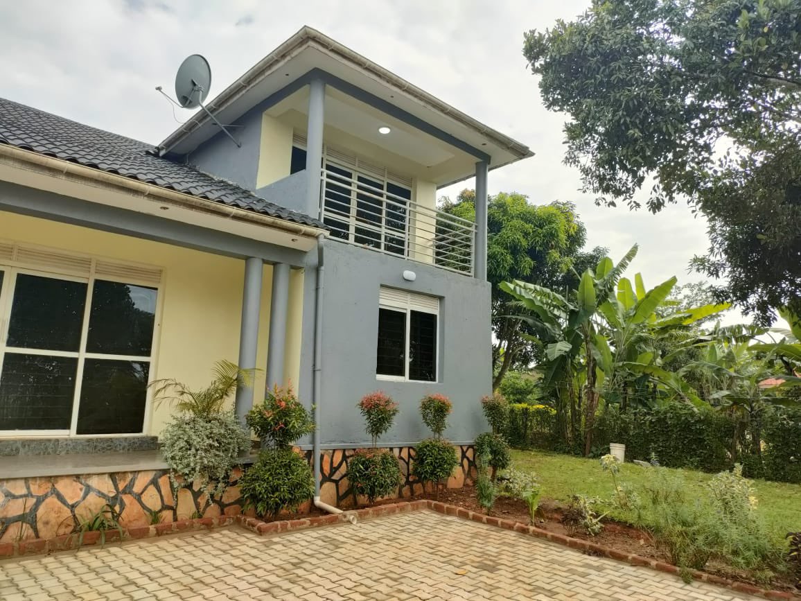 📍Wakiso - Katubwe, Namusera 

4 bedrooms • 3 bathrooms
Plus servants quarters / guest house
1 acre
350m ugx

+256 708 732 104

📸 1/2 👇