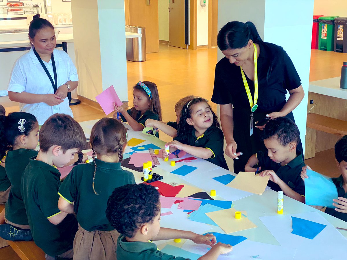 ArborPrimary's tweet photo. Today we welcome @artdubai🎨 into @ArborDubai💚 to work with all our @ArborFoundation2💚 students on their lovely #flagproject🇺🇳 this morning. A wonderful #community🤝 initiative to #engage🧒🏿, #inspire👧🏻 and be #creative👦🏽 for all. I can’t wait to see the final flag (⁉️). 🙏🏼🌿🖼️ https://t.co/ePSsgAaPmF