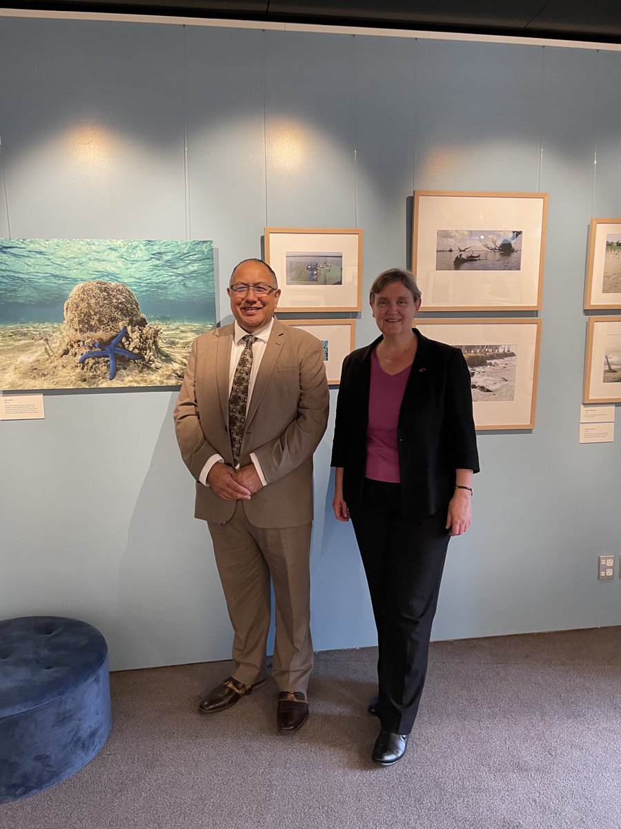 A pleasure to give Speaker  ⁦<a href="/adrianrurawhe/">Rt Hon Adrian Rurawhe MP</a>⁩ a tour of ⁦<a href="/nzBritish/">British Council</a>⁩ @ukinnz Trouble In Paradise exhibition at ⁦<a href="/NZParliament/">NZ Parliament</a>⁩. Highlighting the impact of #ClimateChange challenges that Pacific Island Countries face, the exhibition is on until 25/6. Go see it!