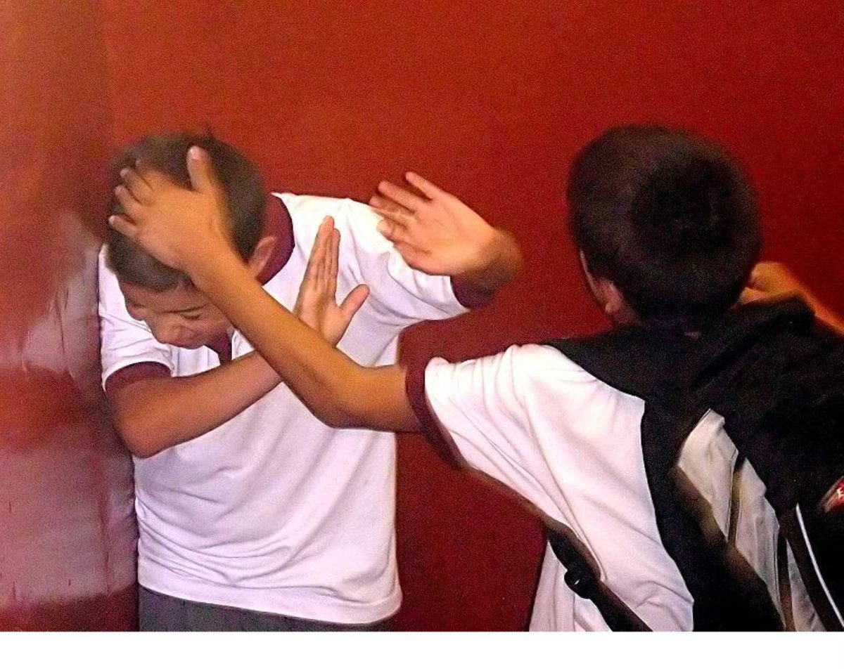 SaludmentalE's tweet photo. "¡Conoce los tipos de bullying y cómo prevenirlo! #NoAlBullying"

➡️Bullying Físico: Se manifiesta a partir de los golpes, empujones y palizas que puede recibir la víctima de una forma constante por parte de su agresor. 💥👊🤕. https://t.co/ZuocxxGPlD