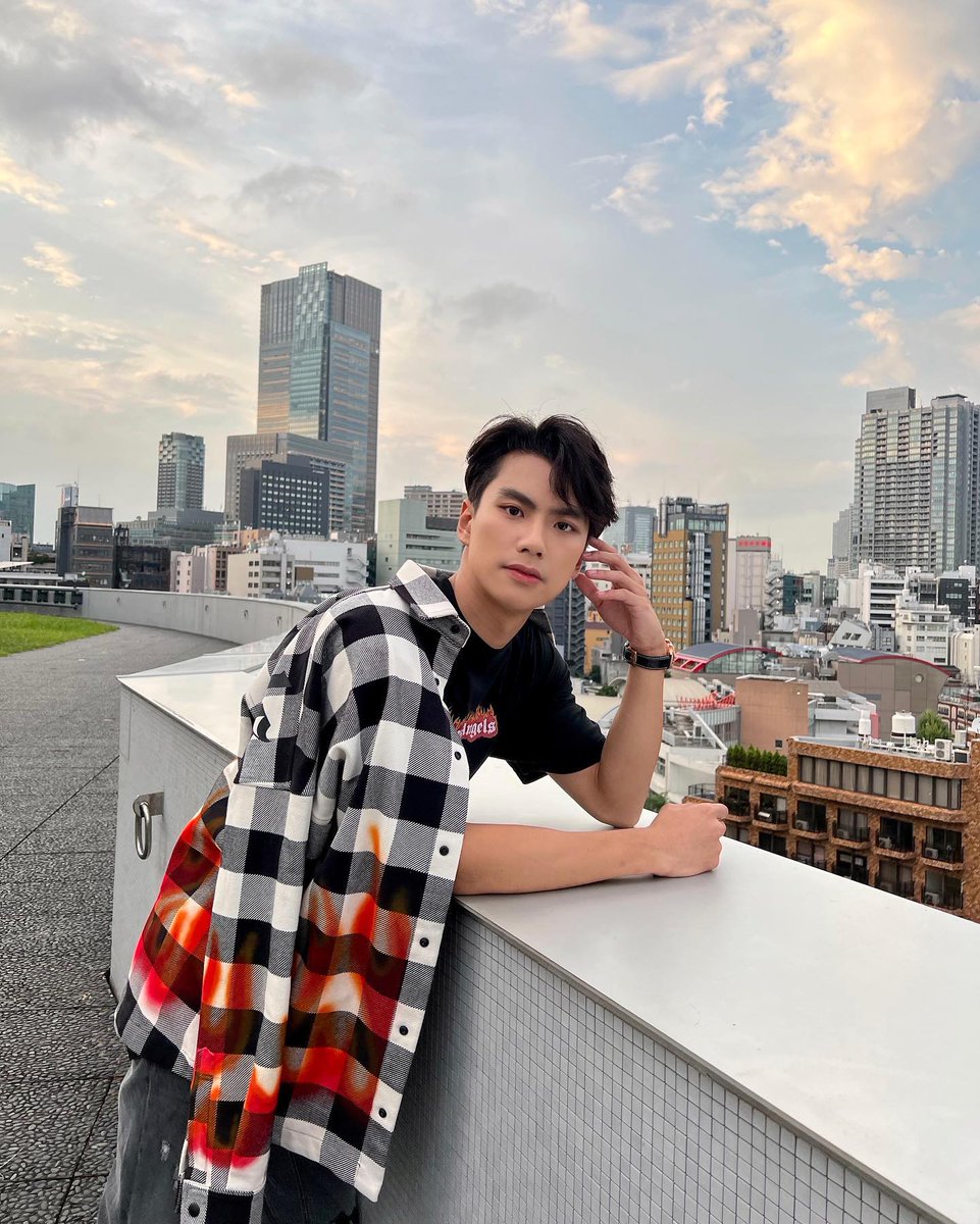 perthdil's tweet photo. #OhmView AU 

                                 ♡ MINE ♡

"Semenjak hari pertama bertemu dari sekian banyak cinta yang hadir kamu adalah satu-satunya yang kupilih"

Aku yang memaksa semesta mengabulkan permintaanku. 

Hanya satu. 
Aku dan kamu saling menyatu. https://t.co/O5dmPHfVlG
