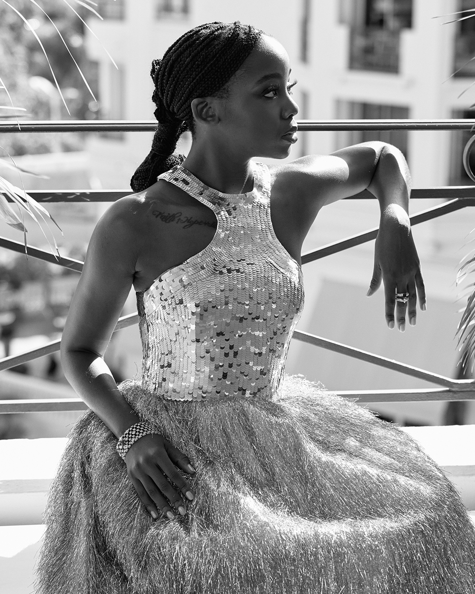 Cannes Film Festival 2023. Dressed by <a href="/TWNGhesquiere/">Nicolas Ghesquiere</a>, Thuso Mbedu wore a custom gold embroidered lamé fringe dress and a gold jewel-encrusted bracelet and ring from the
High Jewelry Collection by Francesca Amfitheatrof.

#ThusoMbedu #LouisVuitton #LVHighJewelry  #Cannes2023
