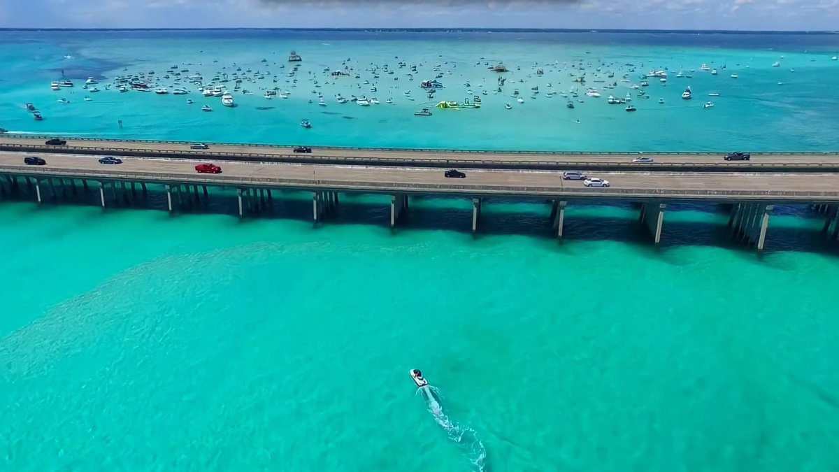 MegESerafi91477's tweet photo. All of this is LIVE when you live here. 
Check out https://t.co/4CDkeUyfq4, but be warned - that vacation will quite possibly turn into a STAYaction. 

#MemorialDay #beach #florida #emeraldcoastfl #visitdestin #destinations #crabisland #bookit https://t.co/AlGwAoQsBm