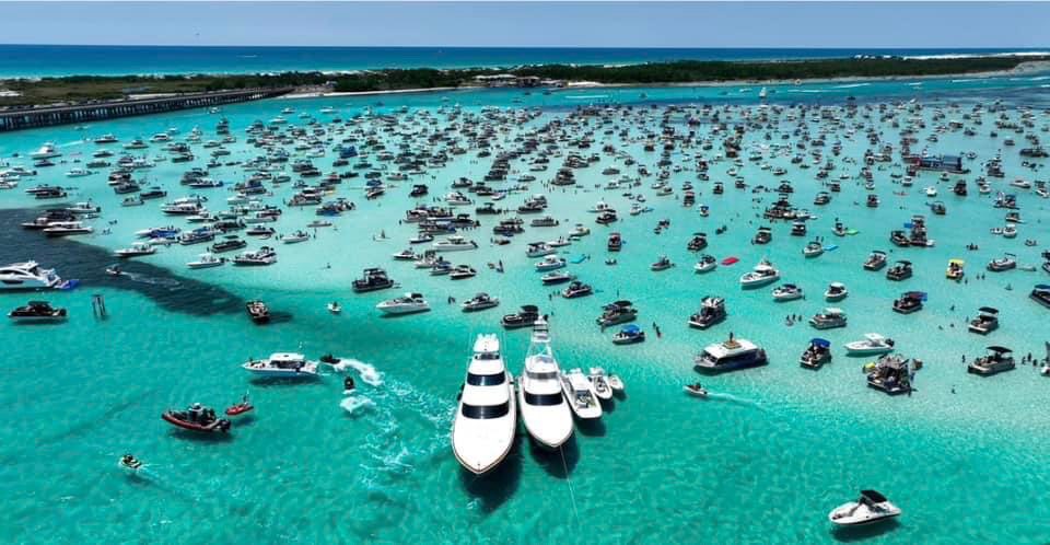 MegESerafi91477's tweet photo. All of this is LIVE when you live here. 
Check out https://t.co/4CDkeUyfq4, but be warned - that vacation will quite possibly turn into a STAYaction. 

#MemorialDay #beach #florida #emeraldcoastfl #visitdestin #destinations #crabisland #bookit https://t.co/AlGwAoQsBm