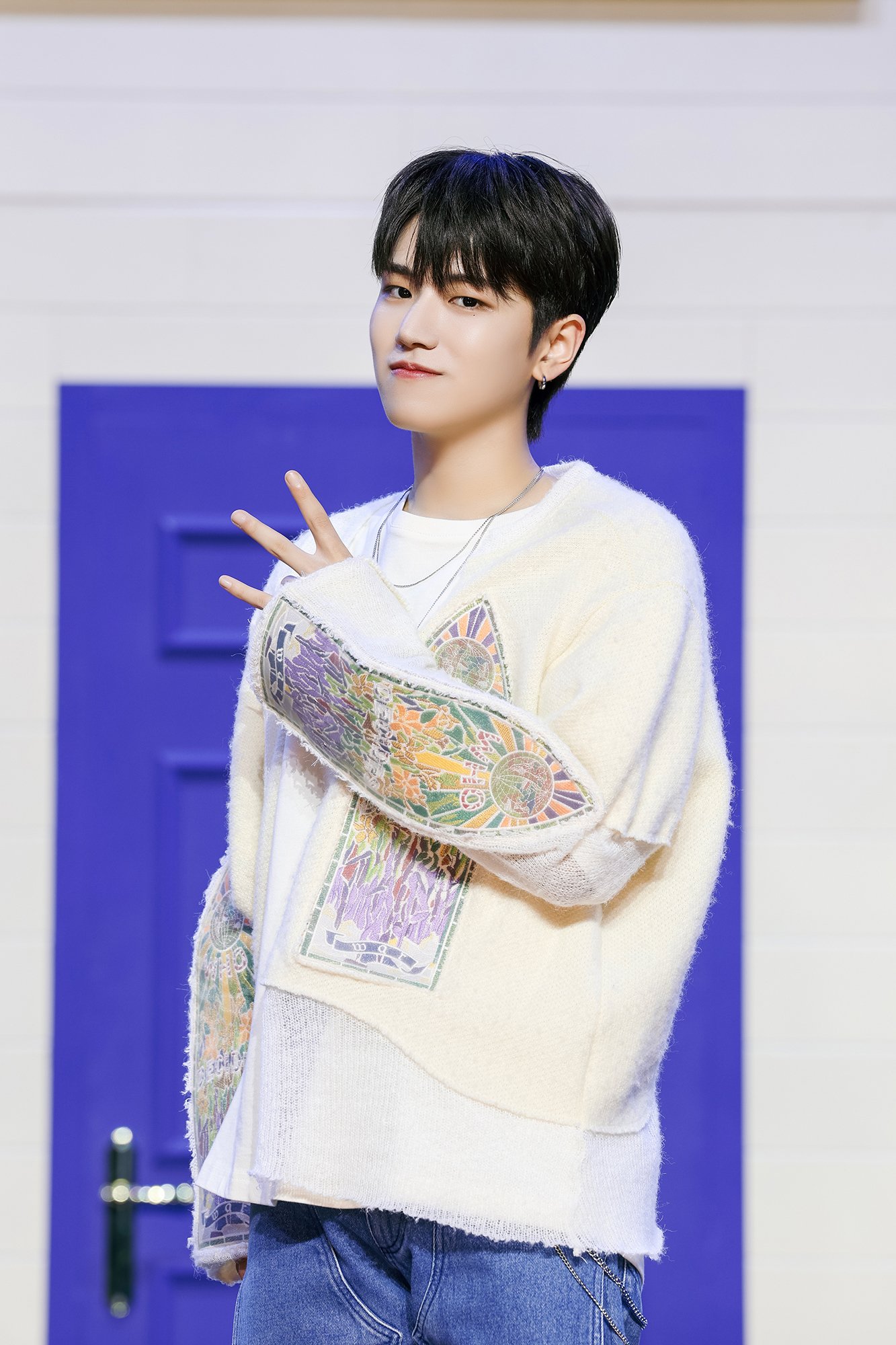 ネームボード 苦しく BOYNEXTDOOR リウ 리우 ネームボード 苦しく BOYNEXTDOOR リウ 리우