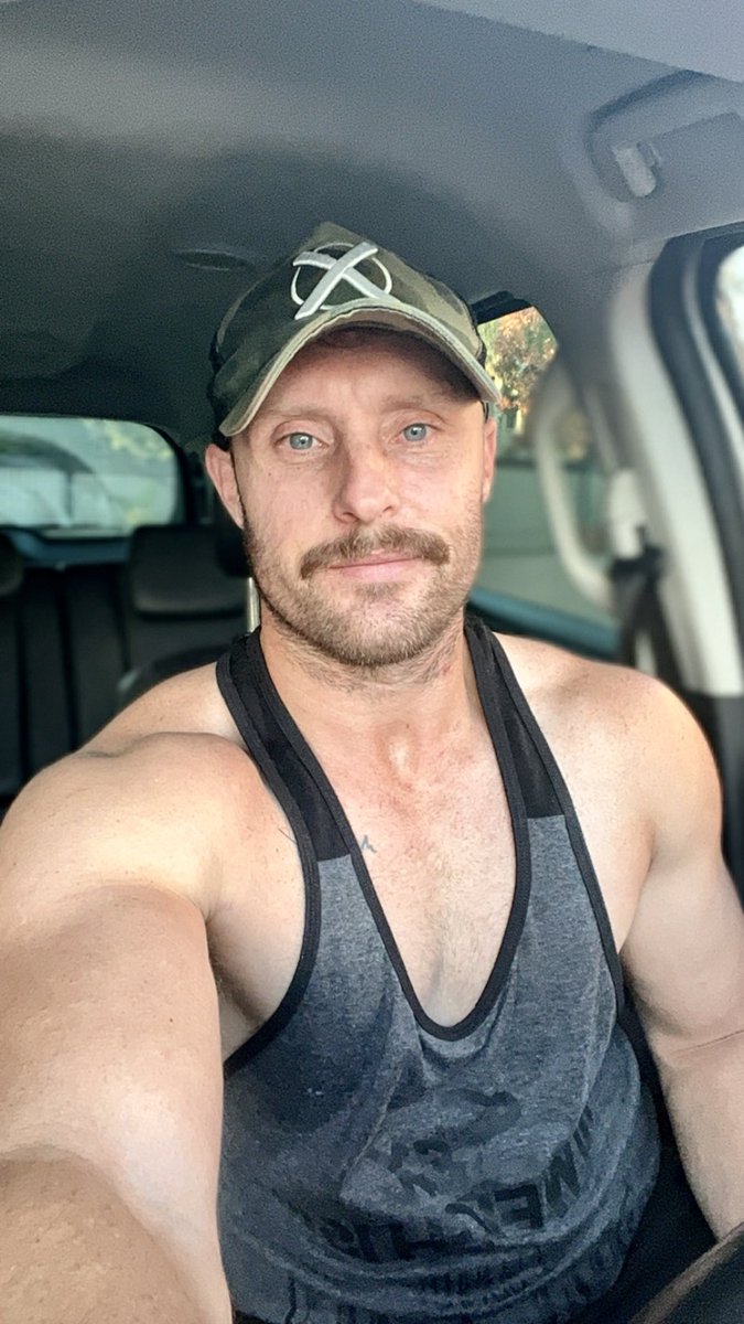 jcvrensburg's tweet photo. Right back into it….🏋🏼♀️🏋🏼♀️🏋🏼♀️ #nofilter #gay #fitness #backfromholiday https://t.co/8Ve6W5h3GP