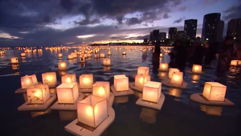 今回の真如ハワイ灯籠流しは苑主 伊藤真聰も現地に赴き、参加者が流す