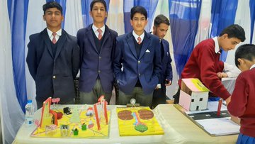 Students of AGPS, #Pahalgam participated in Science Fest organised by Govt Science & Tech Dept, at Oxford Presentation School, #Anantnag. #IndiaArmy congratulates Master Peer Zada & Master Kafayat Amin of AGPS, Pahalgam who won awards in Arts & Young Writers category.
#oriele