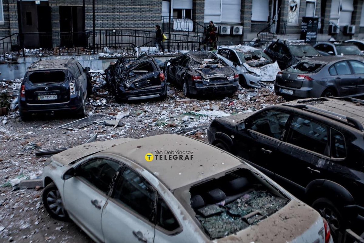 ValentynaAkson1's tweet photo. Not a good morning in Kyiv. Third attack in last 24 hours. one person died, three injured.  All the facilities targeted are civilian.#war #ukraine  #kyiv #russia https://t.co/39q9RATvF1