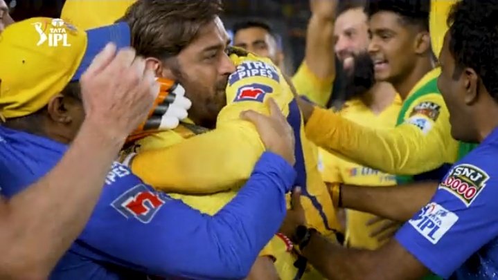 335Yash's tweet photo. These pictures say everything @msdhoni was so happy and emotional this one's for you Thala ❤️🔥
"PICTURE PERFECT WIN"
#CSKvsGT #MSDhoni𓃵 #Jadeja #ChennaiSuperKings #5thTitle #WhistlePodu https://t.co/xO3CIUD8r2