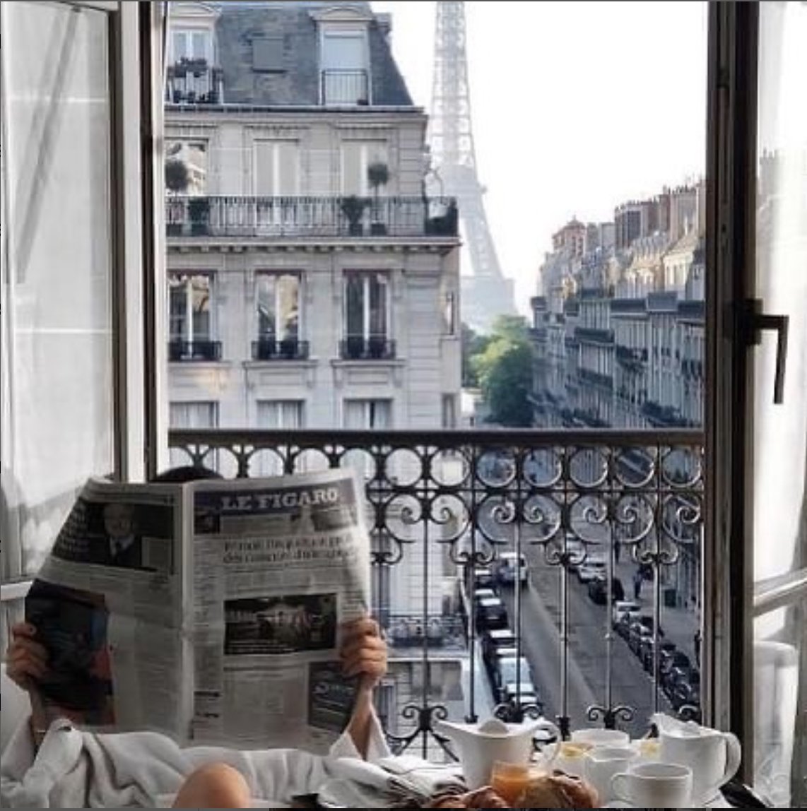 #backtowork ☀️#petitdejeuner #paris #parisianstyle #parisianlifestyle #parisianlife #lavieparisienne #lefigaro #travelphotography #lifestylephotography #cityphotography #beyondcoolmag #motion #travel #urban #life