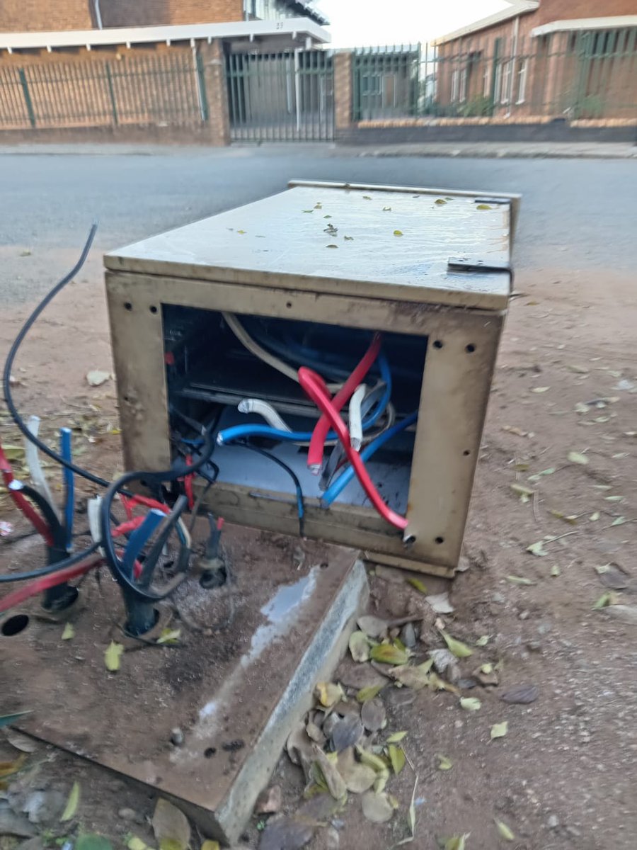 AllenTTrading's tweet photo. @City_Ekurhuleni Attend to this urgently before people get electrocuted.  28 Kerk Street in Elsburg,  Germiston.  @call https://t.co/GOuz3JPYaI