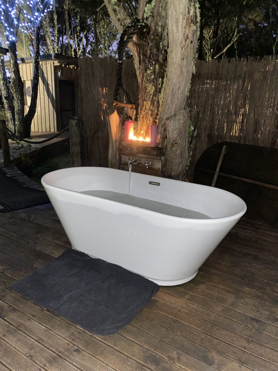roscobigfulla's tweet photo. #goingawayinstyle last night in Whakatāne &amp; glamping #bathwithaview https://t.co/JC7TIJLT6J