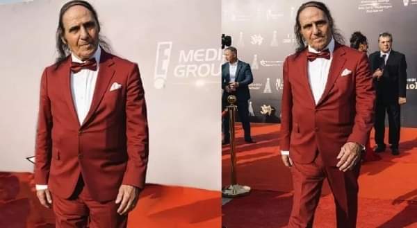 Özümü Niyaməddin Musayevin yuxarıdakı saçı kimi hiss edirəm.Olması lazım olan yerdəyəm amma olmasam da olar.