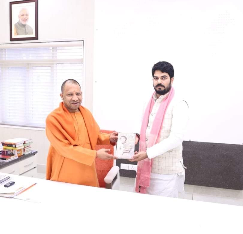 हम सबके प्रिय यशस्वी, उर्जावान, स्नेहिल जिलाध्यक्ष बड़े भैया अश्वनी सिंह लिटिल जी..... #जन्मदिन की अशेष मंगलकामनाए..... 
महादेव से प्रार्थना है.... आप ऐसे ही स्वस्थ रहे मस्त रहे और हम सबका मार्गदर्शन इसी ऊर्जा के साथ करते रहे.... 🙏🏻🎂
<a href="/ashvaniofficial/">Ashvani Singh Little 🇮🇳</a> 
<a href="/bjym4ballia/">BJYM Ballia 🇮🇳</a>