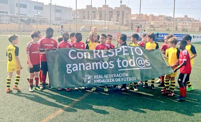 🅰️rbitros @RFAF

🧑🤝🧑 'Con respeto ganamos todos'

📝Gran iniciativa de #ÁrbitrosRFAF para la concienciación por el #respeto y el #juegolimpio

⚔️ #CDMaavi 🆚 #CDEDACF (4AB)