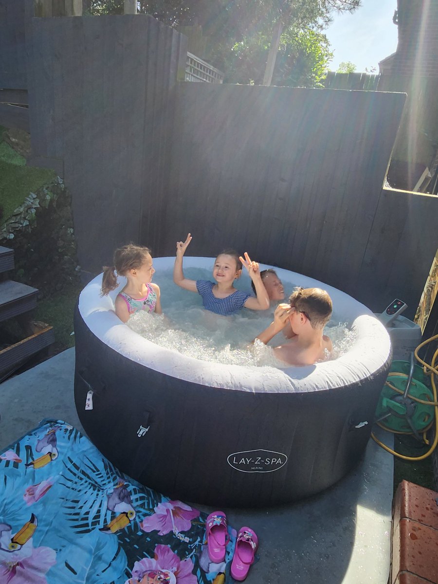 Zozobagins89's tweet photo. Our lovely weekend ❤️ #familytime we've had a busy 3 day weekend love you guys and girlie's ❤️❤️💙💙 https://t.co/Bx5ItxZNr5