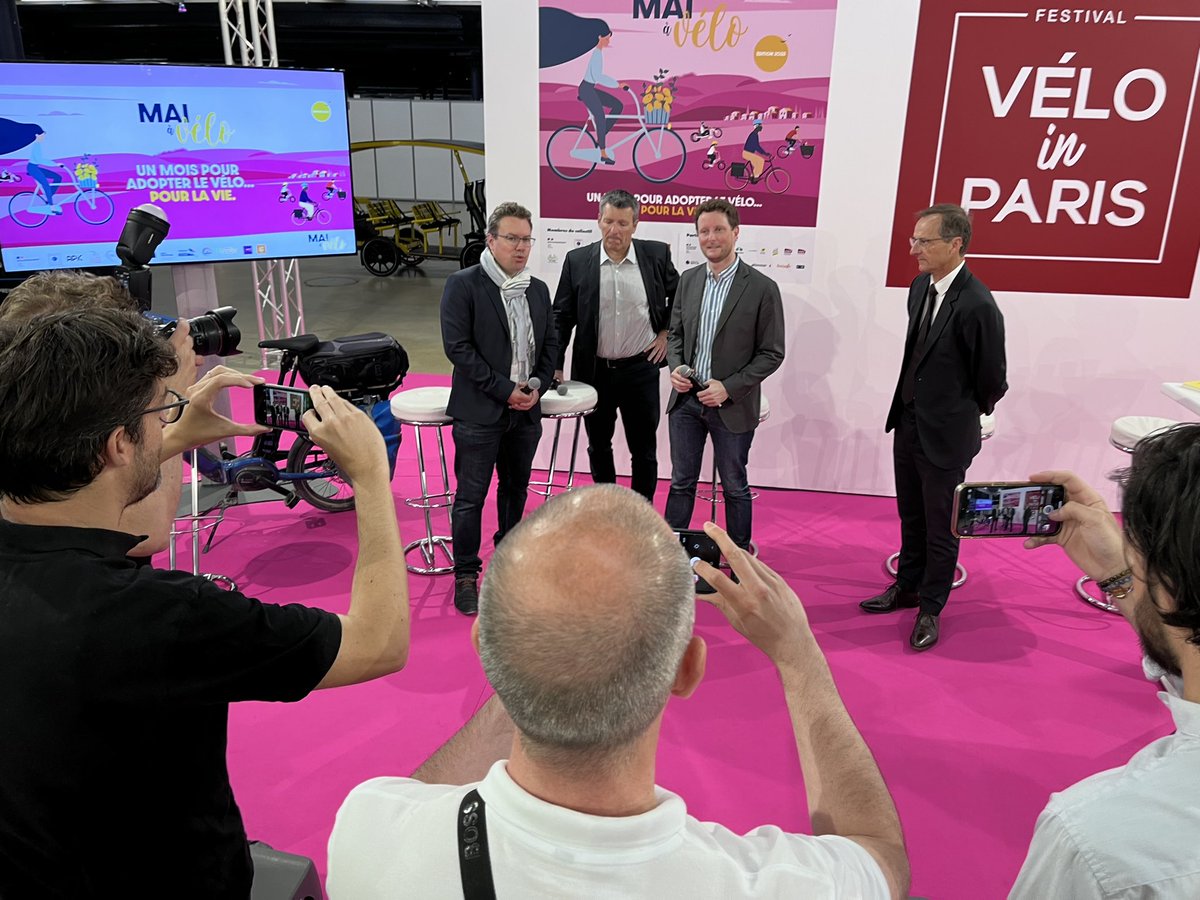“C’est la première fois qu’un ministre vient sur notre Festival #veloinparis” disait Denis Briscadieu. Une reconnaissance qui reflète le besoin d’une société et d’une économie plus légère, autonome, inclusive. Le vélo est un outil de résilience extraordinaire. Merci <a href="/CBeaune/">Clément Beaune</a>!