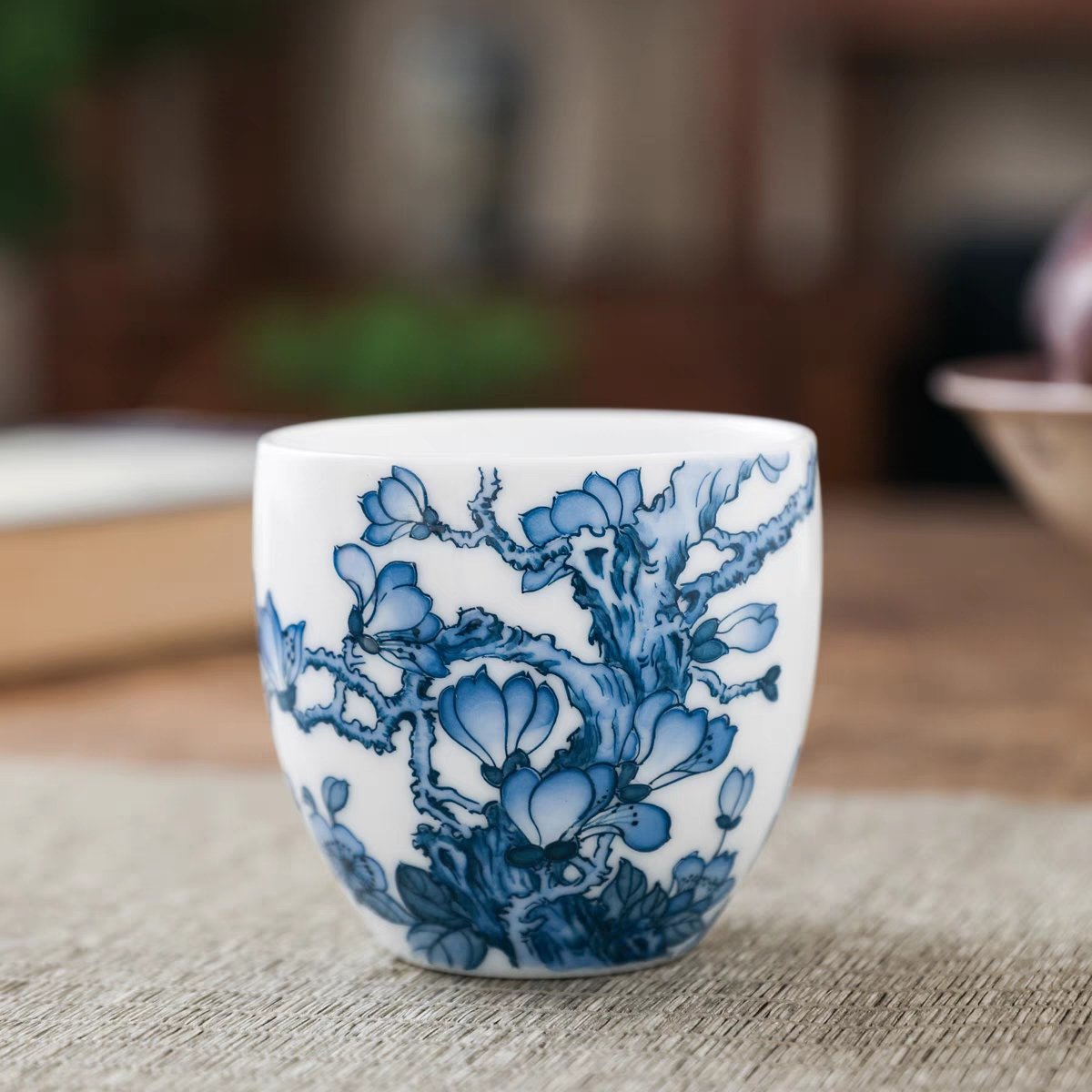 Crafted from stunning white jade porcelain, every sip will be an adventure in flavor and style. Who knew tea time could be so thrilling?

#teagamestrong #teaobsessed #teatray #teawareforsale 
#茶碗 #抹茶茶碗 #茶道 #中国茶 #器物之美 #手繪 #茶生
#도자기 #용곡예가 #조재호 #말차