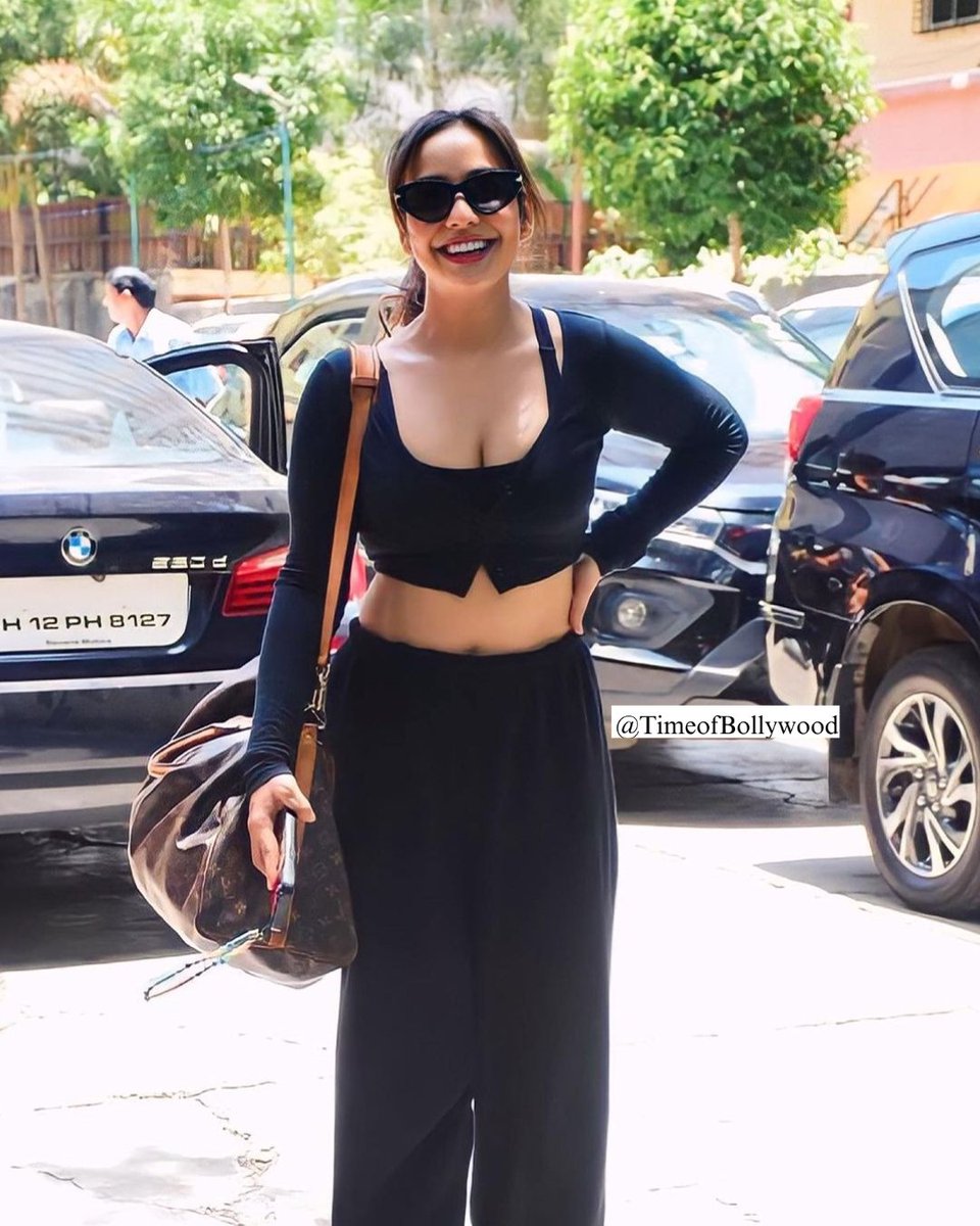 timeofbollywood's tweet photo. Neha Sharma Look Like a
BOMB🖤🖤🖤...
.
.

#NehaSharma #nehasharmahot #yoga #workout #gym
#timeofbollywood #photoshoot #salon #celebration
#fashion #news #celebrate #celebrity #celebritynews
#actress #hot #sexygirl #hotgirl #viralpost #paparazzi
#viral #trending #explore #actress https://t.co/9gfkuKWPeM