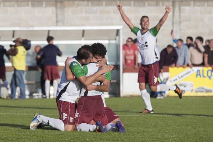 Hoy se cumplen 8 años del penúltimo ascenso a 2ª B del <a href="/Merida_AD/">A.D. Mérida</a> tras ganar 1-2 al Laredo con goles de <a href="/joaqui7flores/">elnegrozumbón</a> y <a href="/danialonsorubio/">daniel alonso rubio</a>.