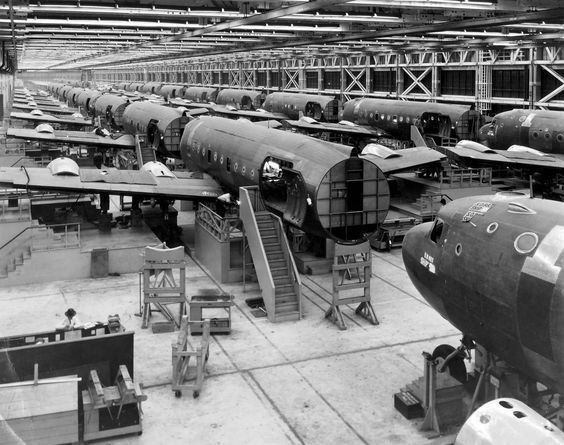 The scale of these plane factories never ceases to amaze...

 #aviation #aviationlovers #aviationphotography #aviationdaily #aviationgeek #planes #planehistoria #history #twitterhistorian #aviationhistory