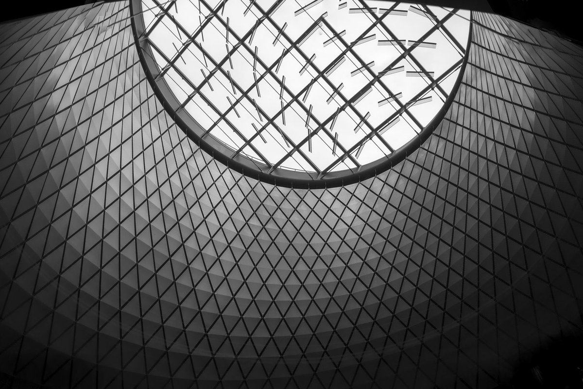 Tonal Nodality
#FujiX100F
1/1700th@ƒ2-ISO200

#architecture #geometry #lines #minimalism #perspective #lightandshadow #wfc #wtc #leafshutter #fineart #artphotography #cinematic #nautilus #35mm #documentary #photojournalism #streetphotography #blackandwhite #darkroom #grain