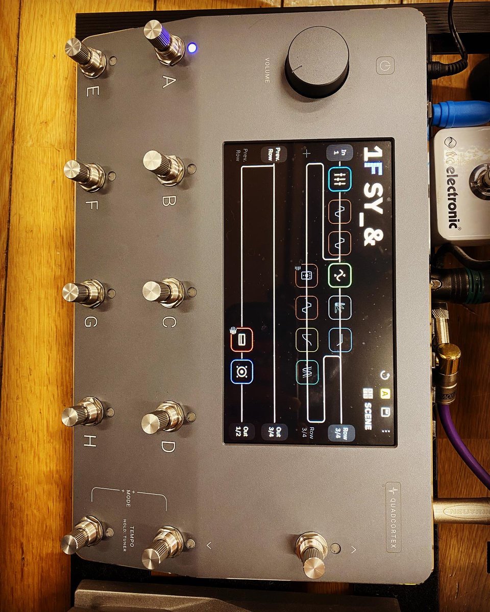 kusakarix's tweet image. ツアーリハーサル初日終了！

最高のスタートきってます👍

こちらオッくんの新兵器✨QUADCORTEX✨

夢のような機能満載！！！

みんな使う訳だ🤔

僕は今日も相変わらずコンパクトエフェクターどっちらかしてます😜

#quadcortex