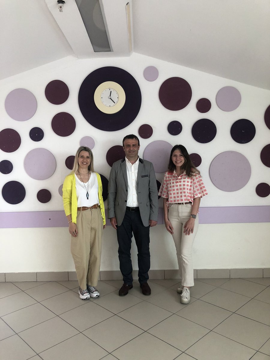 Genel merkez akademik heyet olarak Topkapı Doğa Kolejini ziyaret ettik.Öğretmen ve yöneticilerimizle fikir alışverişinde bulunduk,öğrencilerimizle buluştuk. <a href="/cigdemmolla/">Dr. Çiğdem Mollaibrahimoğlu</a> <a href="/cigdemkarakas16/">Çiğdem Karakaş</a> <a href="/DogaOkullari/">Doğa Koleji</a>  <a href="/berivandulger/">Berivan Dülger</a>