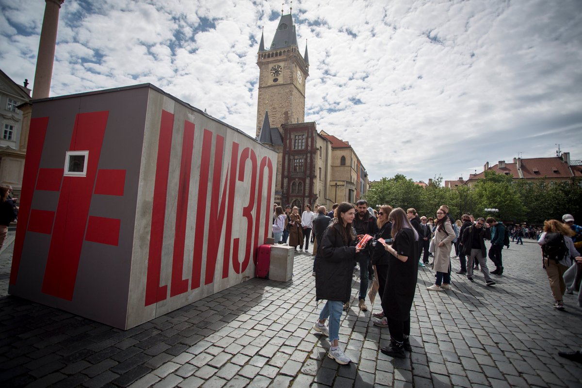 Команда Навального on Twitter: \" ️Нужна помощь в Праге! Инсталляция ...