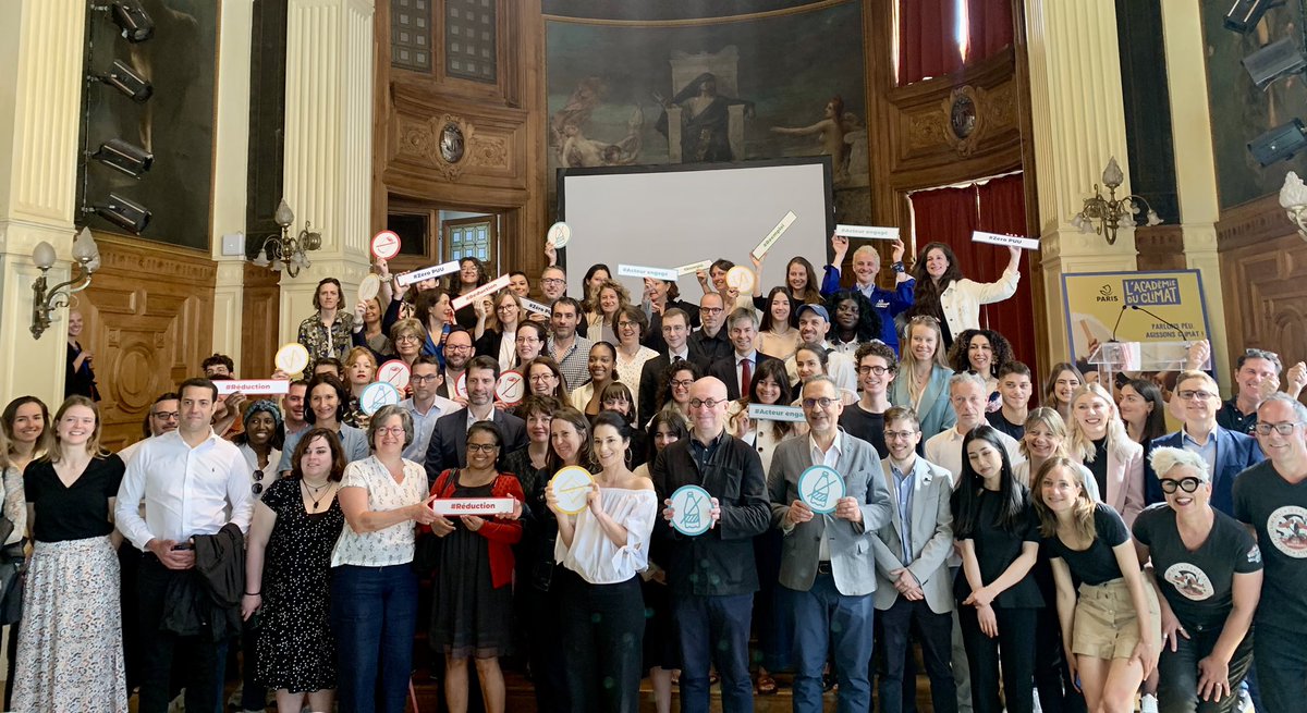 Aux côtés ce matin des 100 premiers acteurs privés(réseau 0 plastique) à avoir mis en place des solutions pr sortir du plastique à usage unique avec <a href="/Paris/">Paris</a>. Mesure capitale du programme Héritage des JOP de <a href="/Paris2024/">Paris 2024</a>, ce combat est essentiel pr notre santé &amp; la protection de la🌍