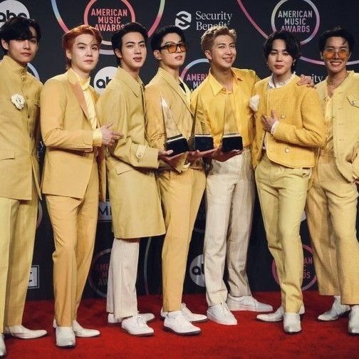 samia13TS's tweet photo. ⚠ Hybe , pleeeeease  protect our Bangtan boys😭.... Respect BTS 💜✊
They also deserve love &amp; respect 

#SaveBTS 
#ComebacktoBTS   #BTS #BTSARMY  #Hybe #BigHitProtectYourArtist #bighit https://t.co/54ZQN44qvF
