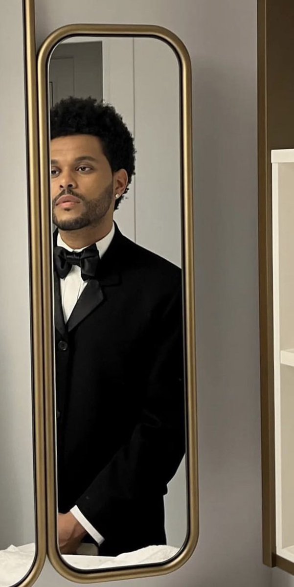 bebe2k04's tweet photo. Omg. Hit me sir @theweeknd 😩😩😩😩😩😩😩😩😩😩 https://t.co/uPClgnqSUB