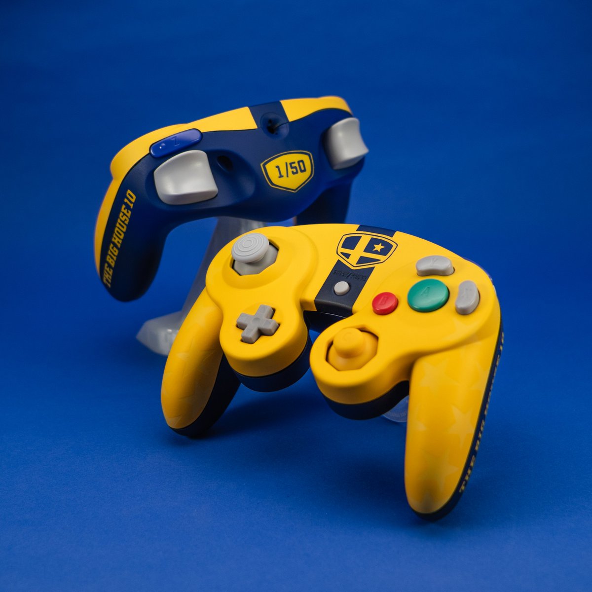 TheBigHouseSSB's tweet image. Registration for #TBH11 is OPEN! To celebrate, we're giving away some Big House-themed legacy controller shells from our friends @ControlInColor!

To enter:
❤️ Like
🔁 Retweet
👥 Follow @ControlInColor
👀 Tag a friend you KNOW you would beat in pools at THB11

Drawing in 1 week.