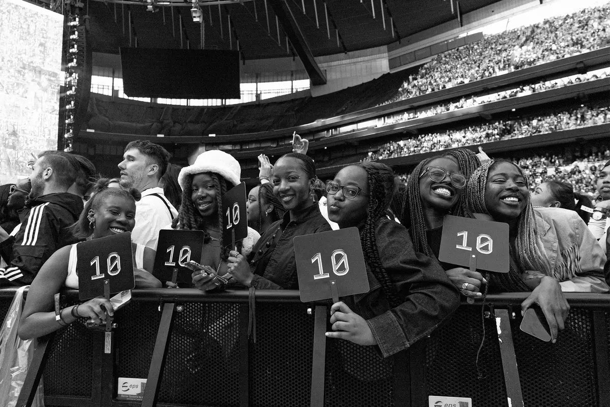 B7Album's tweet image. The London night 1 crowd ❤️

#RENAISSANCEWorldTour