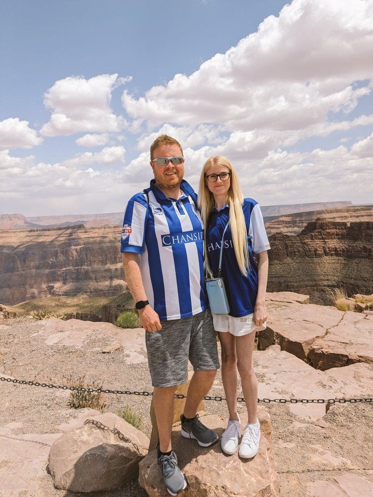 amypipswfc's tweet photo. What a month May has been! 💍👰🏼‍♀️✈️🇺🇲🦉💙🤍 https://t.co/KnJMLHhxBj