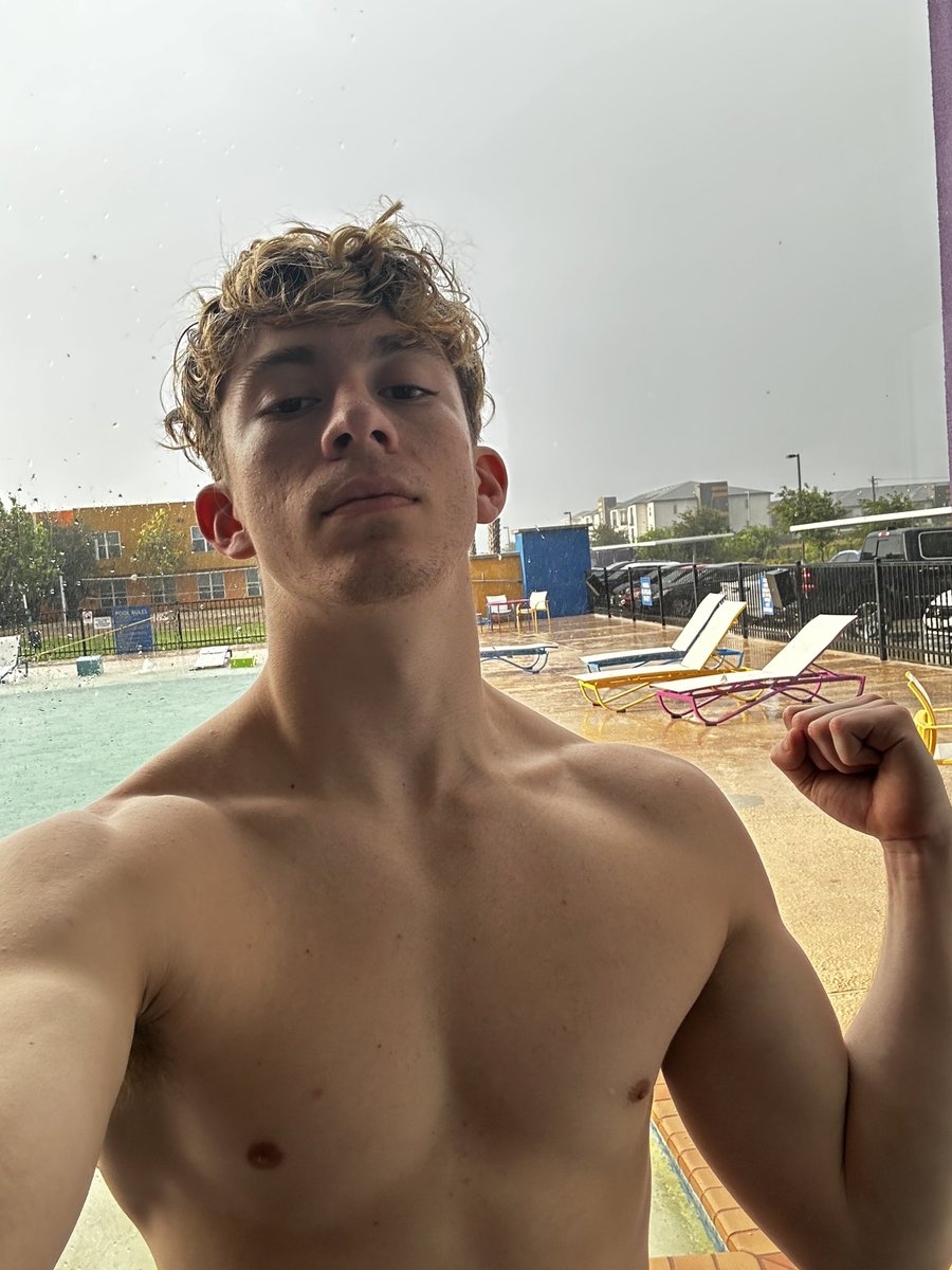 Whitexican on Twitter: "RT @WhitexicanJFF: Good morning! Time for a swim"