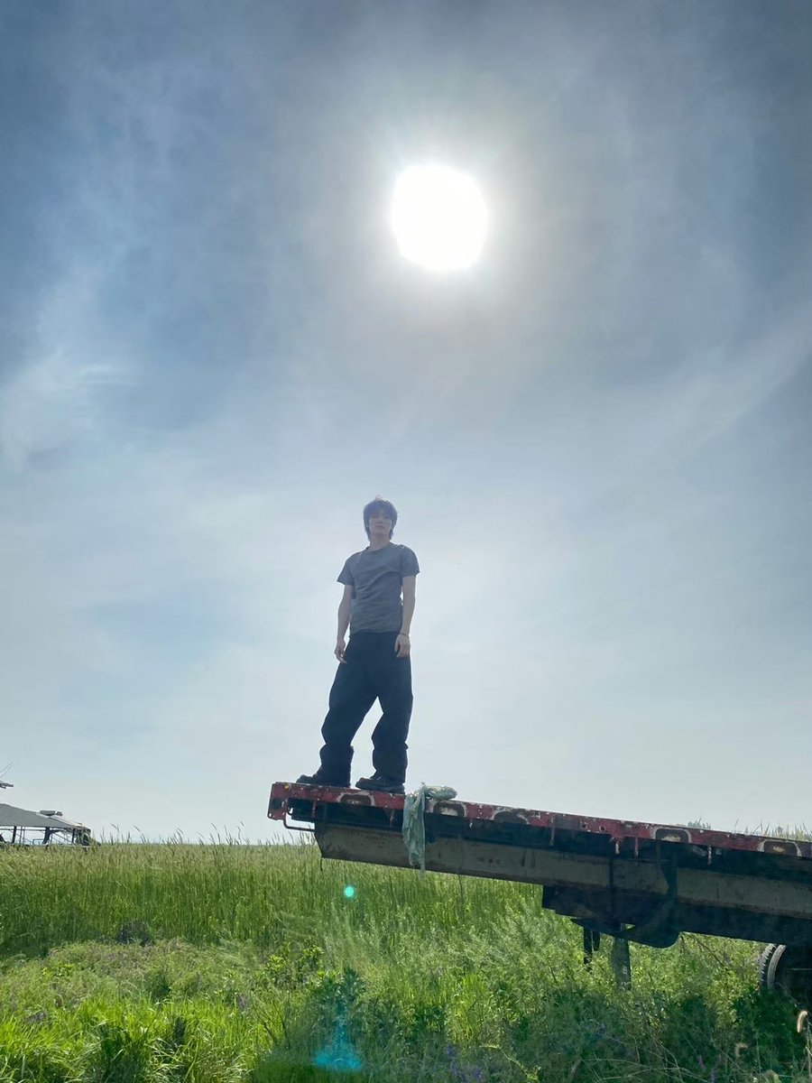 230530 泰容_TAEYONG weibo (1)

“catch the sun !! 👐🌞👌”

#TAEYONG #태용