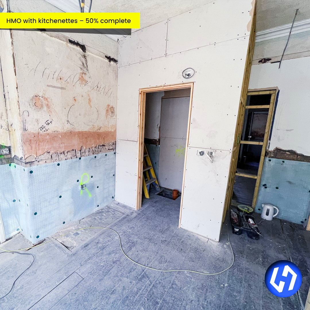 HYPE_Building's tweet image. Half way through our #HMOconversion in Birches Head. Check out the new patio doors that will make all the difference in the communal lounge 😍

Need help with your HMO in #StokeOnTrent?

Get HYPE! Call us on 01782 930043

#property #propertyinvestment #housing #builders