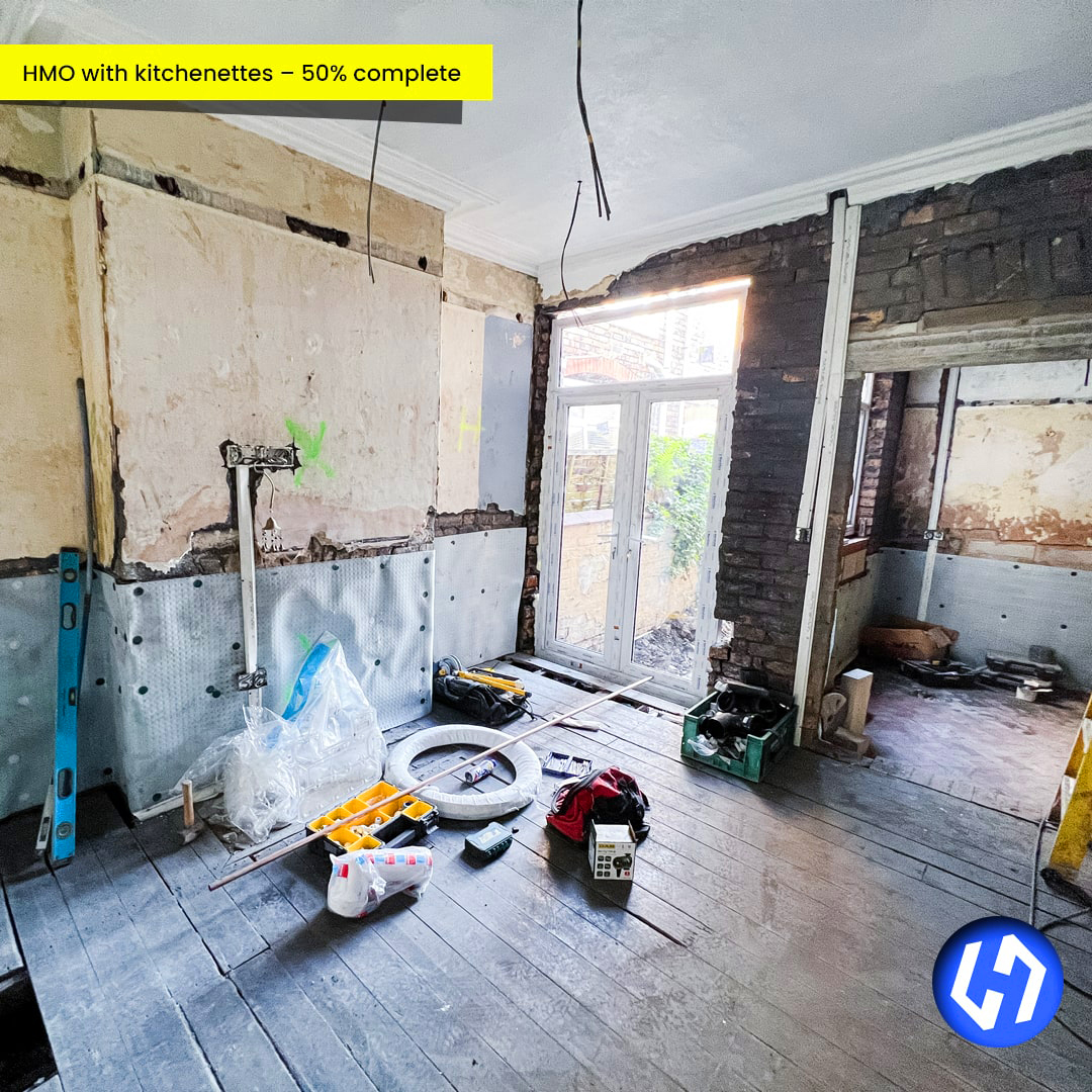 HYPE_Building's tweet image. Half way through our #HMOconversion in Birches Head. Check out the new patio doors that will make all the difference in the communal lounge 😍

Need help with your HMO in #StokeOnTrent?

Get HYPE! Call us on 01782 930043

#property #propertyinvestment #housing #builders