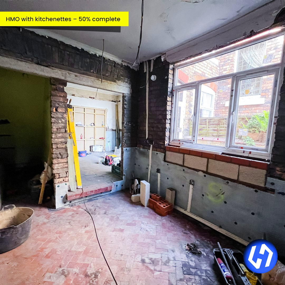 HYPE_Building's tweet image. Half way through our #HMOconversion in Birches Head. Check out the new patio doors that will make all the difference in the communal lounge 😍

Need help with your HMO in #StokeOnTrent?

Get HYPE! Call us on 01782 930043

#property #propertyinvestment #housing #builders