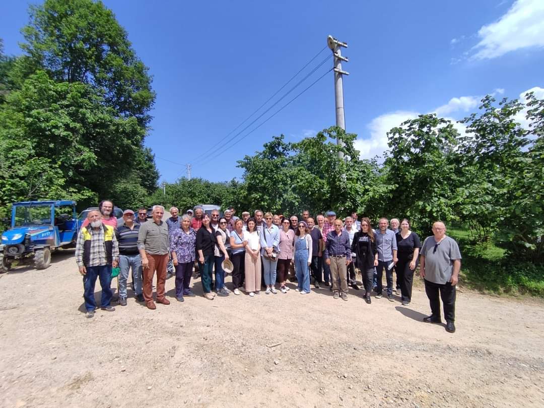 SolPartiOrdu's tweet photo. Fatsa Tepeköy'de altın madenine karşı bilirkişi heyetini bekliyoruz.

Sen de gel #MücadeleBizde 🔗 https://t.co/lH6kjz7qQA https://t.co/OYEZaaPaOb