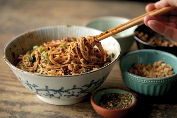 This week’s Guest Recipe from the #CookbookCorner archive is Dan Dan Noodles, from The Wok by J. Kenji López-Alt 
nigella.com/recipes/guests…