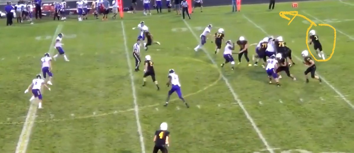 TDCoach's tweet image. #QuickGame #BootOffHitch A HS Play of the Day provided by Coach Jeff Weaver on Twitter. It’s the Quick Game Hitch with the QB Boot as part of the play. In this clip Coach Weaver’s Quarterback Boots for a nice gain. compusportsmedia.com/the-triple-gun…