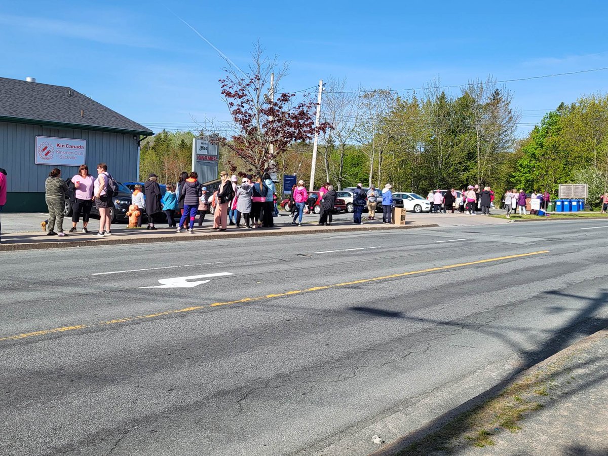 Donation site in Kinsmen Park ready to accept donations for those affected by the fires. Will be there from 8-2 today. RT please.