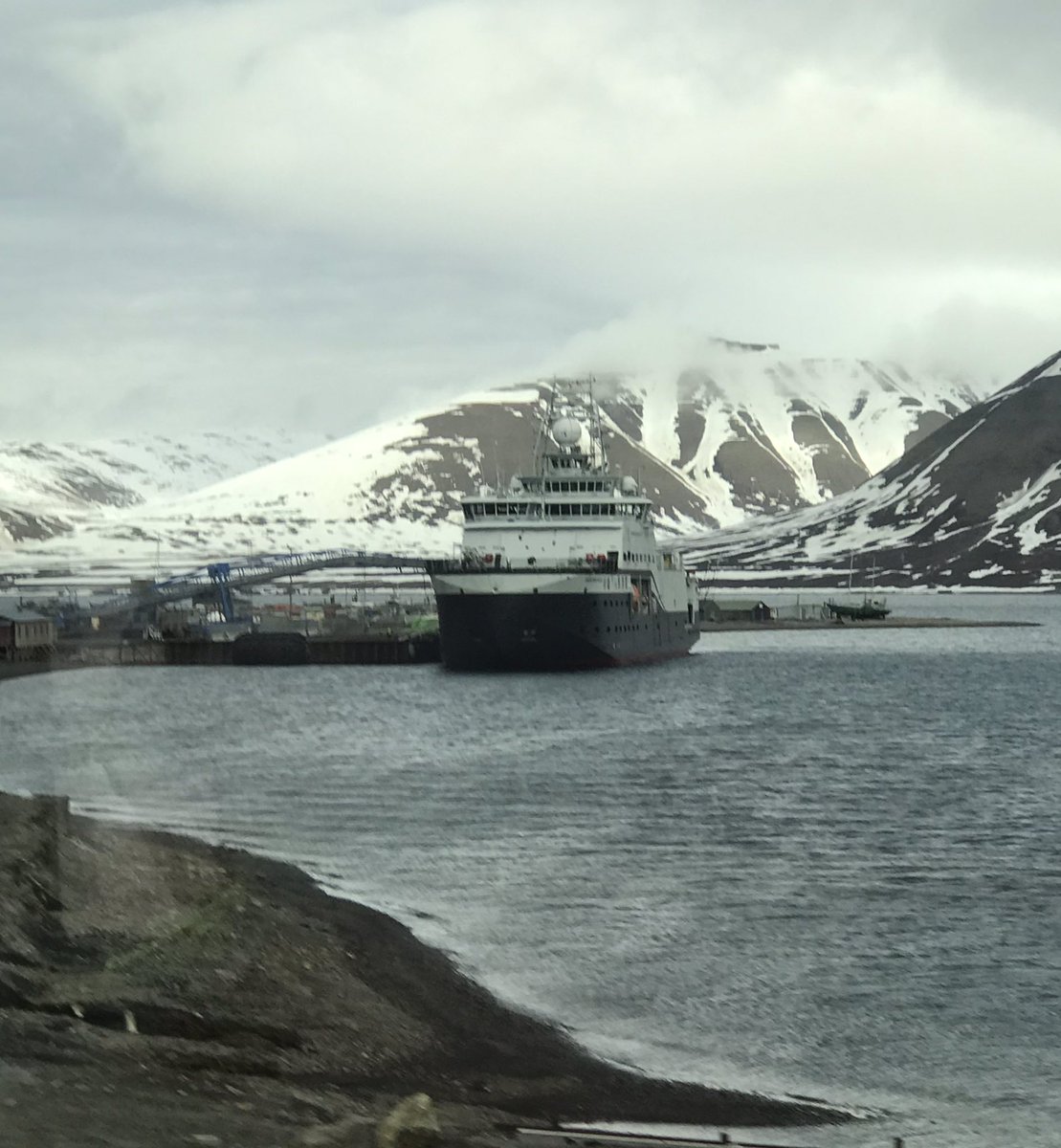 smplatt's tweet photo. A surprise sighting of the ice breaking vessel #RVKronprinsHaakon in Longyearbyen. Never in port when you need her, suddenly there when you least expect. An important @ICOS_RI ocean station and soon with atmospheric measurements for #ReGAME https://t.co/fdifQpTnmp