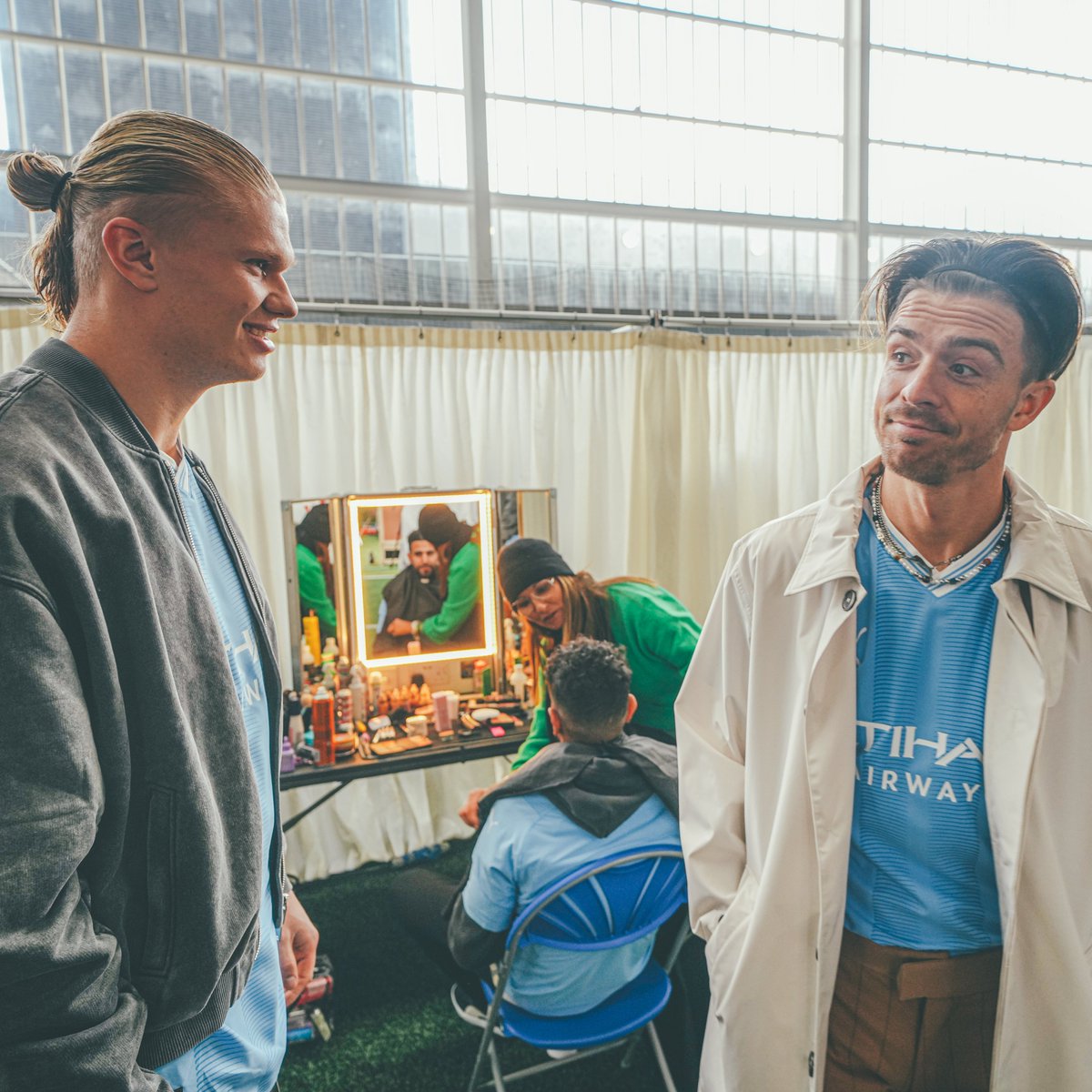 ManCity's tweet photo. Caption this! 😆👇 https://t.co/mvC1hXc2vg