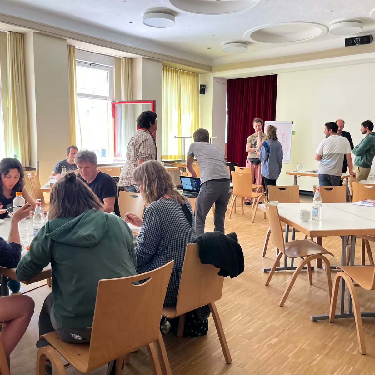Am Wochenende waren wir Teil des MediNetz-Bundeskongresses, der dieses Jahr vom <a href="/medinetzbonn/">MediNetzBonn e.V.</a> veranstaltet wurde. Wir haben in einem Workshop erzählt, wie man einen AKS aufbaut und was nächste Schritte für eine bundesweite Versorgung von MoKV wären. War ein schöner Austausch!